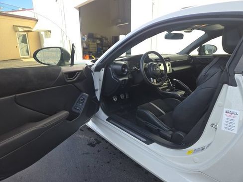 Used 2024 Toyota GR86 Premium RWD image 9