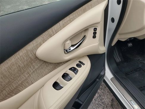 Used 2024 Nissan Murano SL image 10