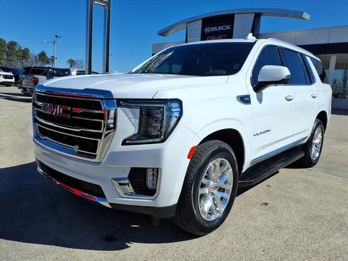 Used 2023 GMC Yukon SLT w/ SLT Premium Package image 3