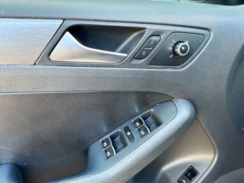 Used 2013 Volkswagen Jetta SEL FWD image 13