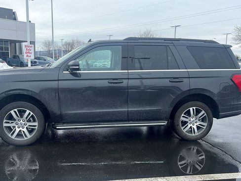 Used 2023 Ford Expedition XLT image 11