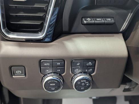 Used 2024 GMC Sierra 3500 Denali w/ Denali Reserve Package image 16