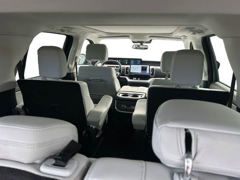 Used 2025 Ford Expedition Platinum w/ Driver's Package image 26