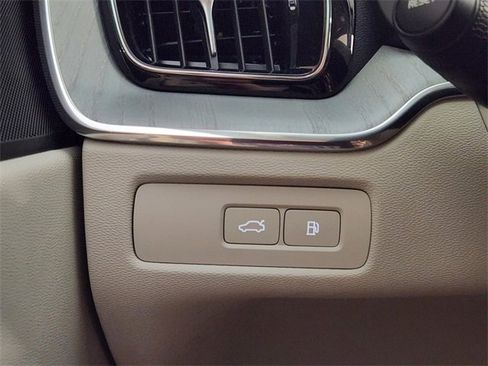 Used 2025 Volvo XC60 T8 Plus w/ Protection Package Premier image 21