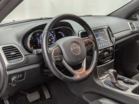 Used 2020 Jeep Grand Cherokee Altitude AWD/4WD image 9