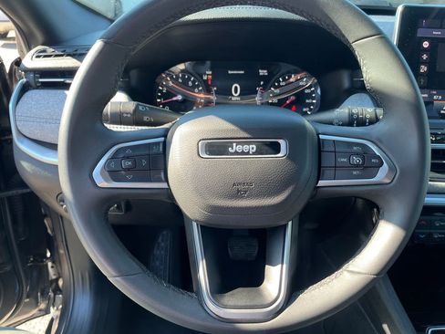 Used 2024 Jeep Compass Latitude AWD/4WD image 19