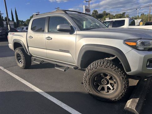 Used 2023 Toyota Tacoma TRD Off-Road w/ Black Out Package (TMS) AWD/4WD image 5