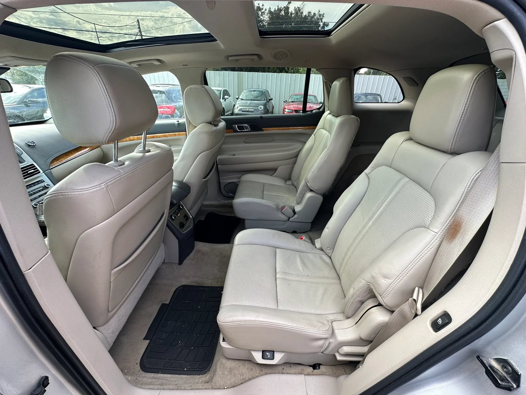Used 2012 Lincoln MKT AWD image 18
