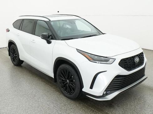 New 2026 Toyota Highlander XSE image 22