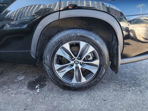 Used 2022 Toyota Highlander XLE image 24