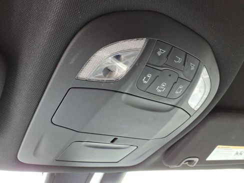 Used 2020 Chrysler Pacifica Touring-L w/ S Appearance Package FWD image 17