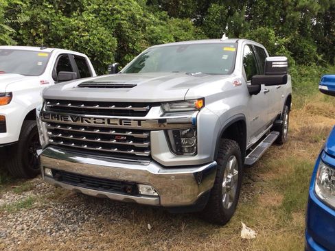 Used 2020 Chevrolet Silverado 3500 LTZ AWD/4WD image 2