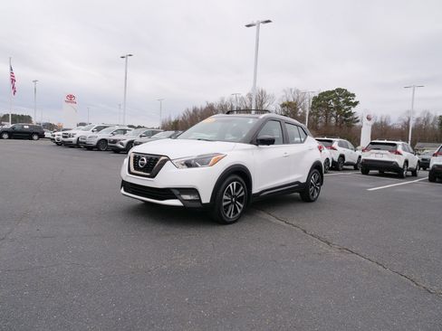 Used 2019 Nissan Kicks SR w/ Exterior Package image 8