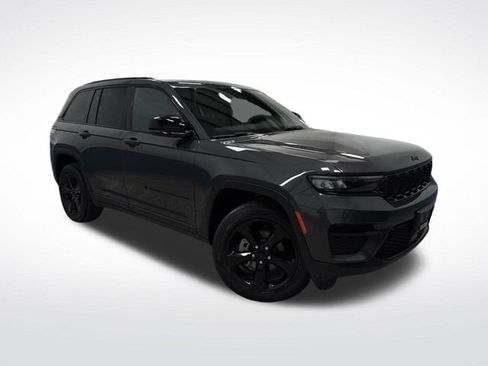 Used 2024 Jeep Grand Cherokee Altitude image 39