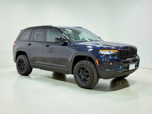 Used 2022 Jeep Grand Cherokee Trailhawk AWD/4WD image 11
