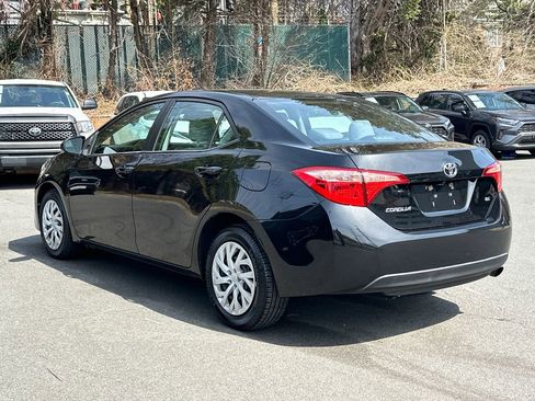 Used 2018 Toyota Corolla LE image 3