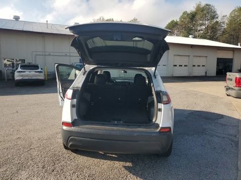 Used 2019 Jeep Cherokee Latitude w/ Popular Appearance Group image 10