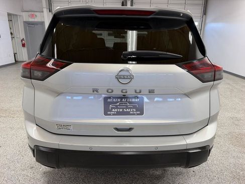 Used 2024 Nissan Rogue S FWD image 6