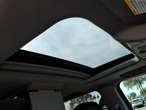 Used 2019 Chevrolet Suburban Premier image 11