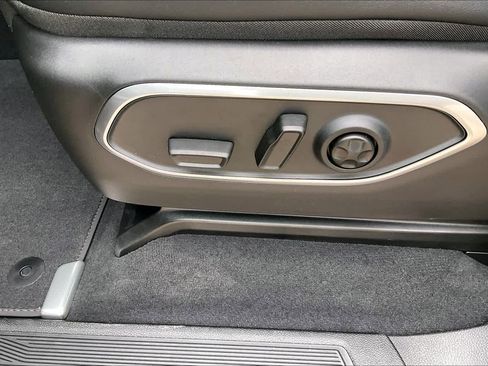 New 2026 Jeep Grand Wagoneer L Limited AWD/4WD image 16
