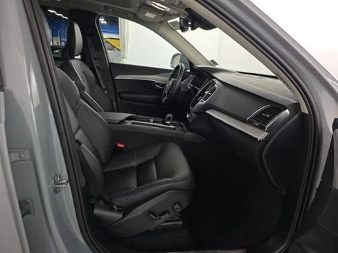 Used 2025 Volvo XC90 B5 Core AWD/4WD image 10