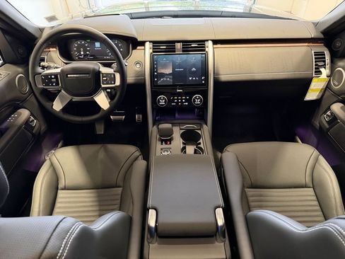 New 2025 Land Rover Discovery Dynamic SE image 21