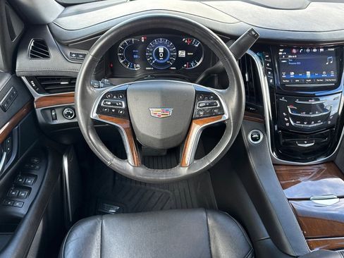 Used 2020 Cadillac Escalade Luxury w/ Escalade Sport Edition image 4