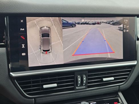 Certified 2022 Porsche Cayenne AWD/4WD image 18