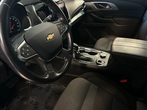 Used 2022 Chevrolet Traverse LT image 12