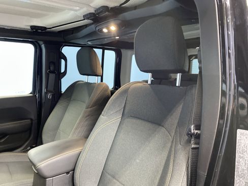 Certified 2025 Jeep Wrangler Sahara image 8