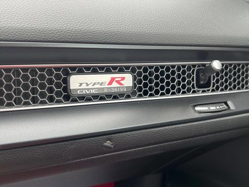 Used 2025 Honda Civic Type R image 16