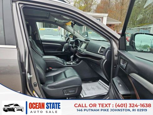 Used 2017 Toyota Highlander XLE image 11