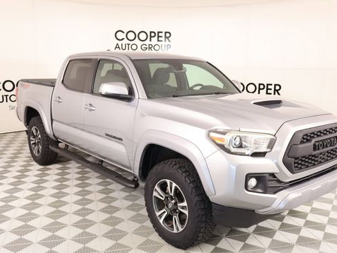 Used 2018 Toyota Tacoma TRD Sport w/ Technology Package AWD/4WD image 1