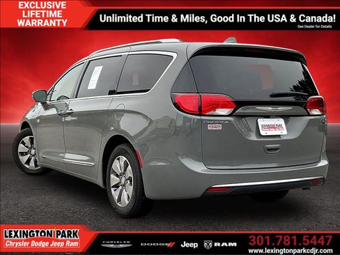 Used 2020 Chrysler Pacifica Limited FWD image 4