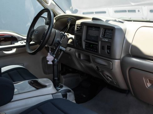Used 2004 Ford Excursion Limited image 12