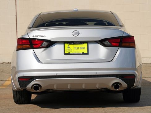 Used 2025 Nissan Altima 2.5 SV w/ SV Premium Package FWD image 10