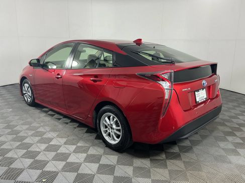 Used 2018 Toyota Prius Two w/ Prius Two Safety Plus Package FWD image 7