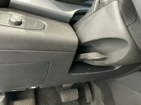 Used 2025 Chevrolet Trax LS FWD image 33