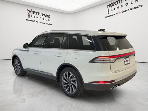 New 2026 Lincoln Aviator 2WD image 3