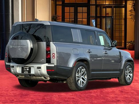 Used 2023 Land Rover Defender 130 SE image 10