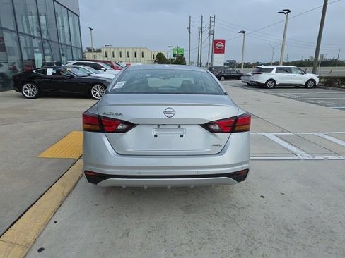 Used 2025 Nissan Altima 2.5 SV image 6
