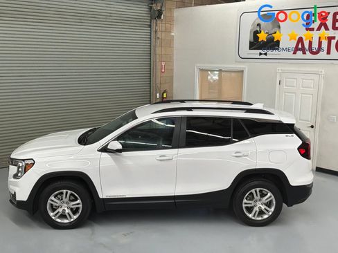 Used 2023 GMC Terrain SLE w/ Driver Convenience Package AWD/4WD image 8