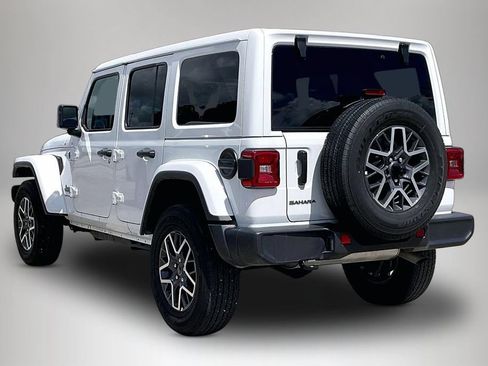 Used 2025 Jeep Wrangler Unlimited Sahara AWD/4WD image 4
