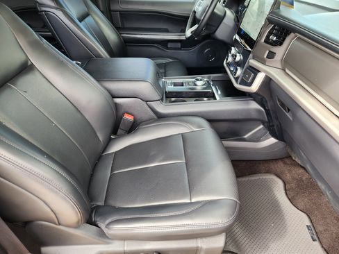 Certified 2022 Ford Expedition XLT RWD image 9