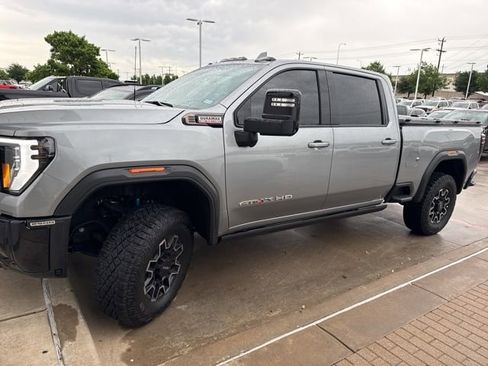 Used 2026 GMC Sierra 2500 AT4X image 2
