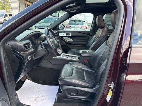 Used 2022 Ford Explorer Platinum w/ Equipment Group 601A AWD/4WD image 27
