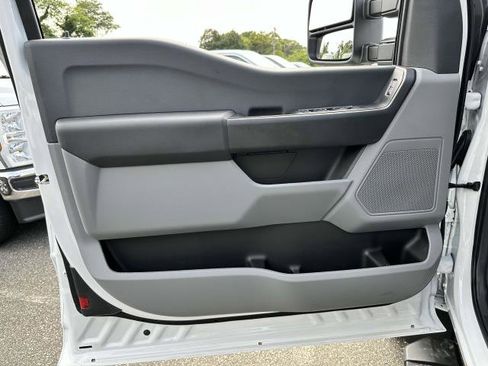 New 2025 Ford F550 4x4 SuperCab Super Duty image 9