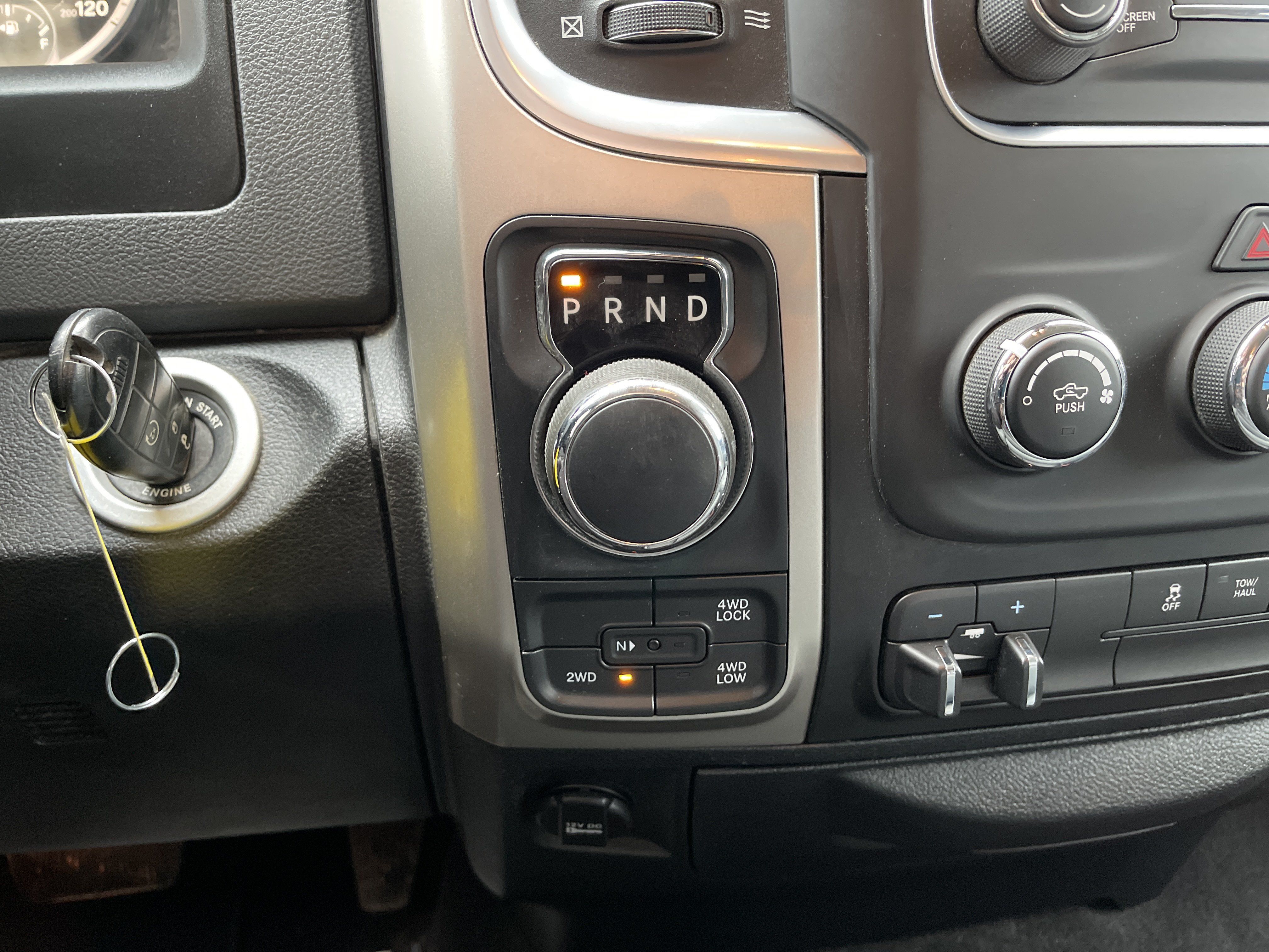 Used 2018 RAM 1500 Classic SLT AWD/4WD image 18