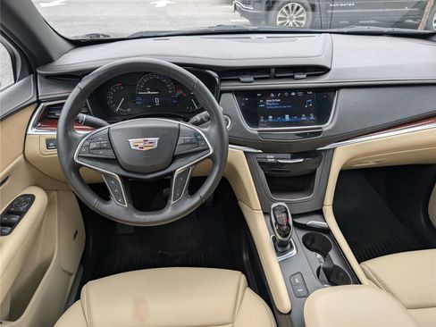 Used 2018 Cadillac XT5 Premium Luxury FWD image 17