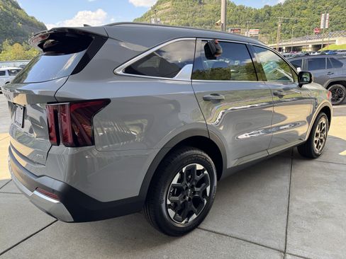 New 2026 Kia Sorento S AWD/4WD image 7